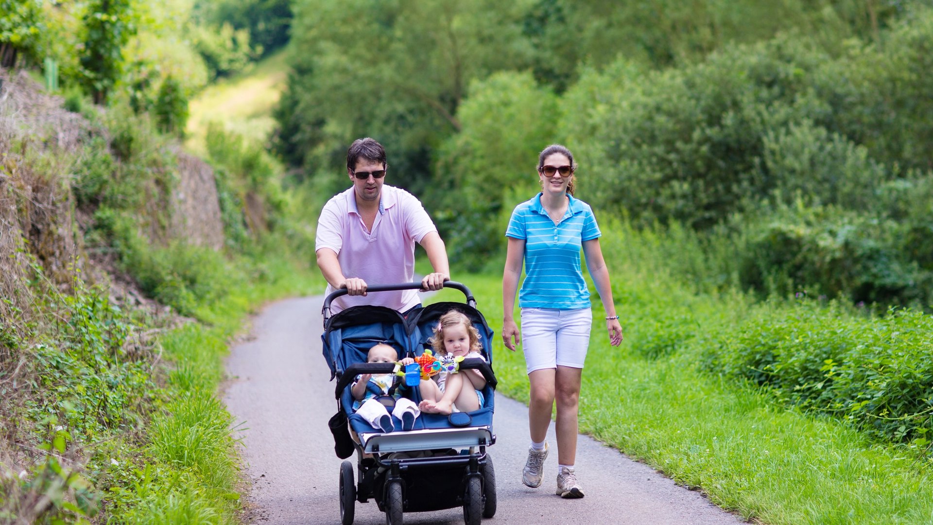 Wie Umzüge und Jobwechsel Beziehungen beeinflussen